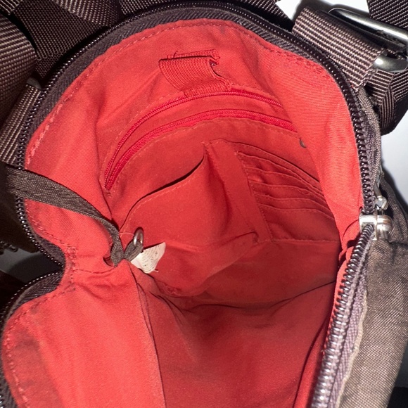 Baggallini Nylon Brown Leopard Print Crossbody w/matching Wristlet - Picture 6 of 15